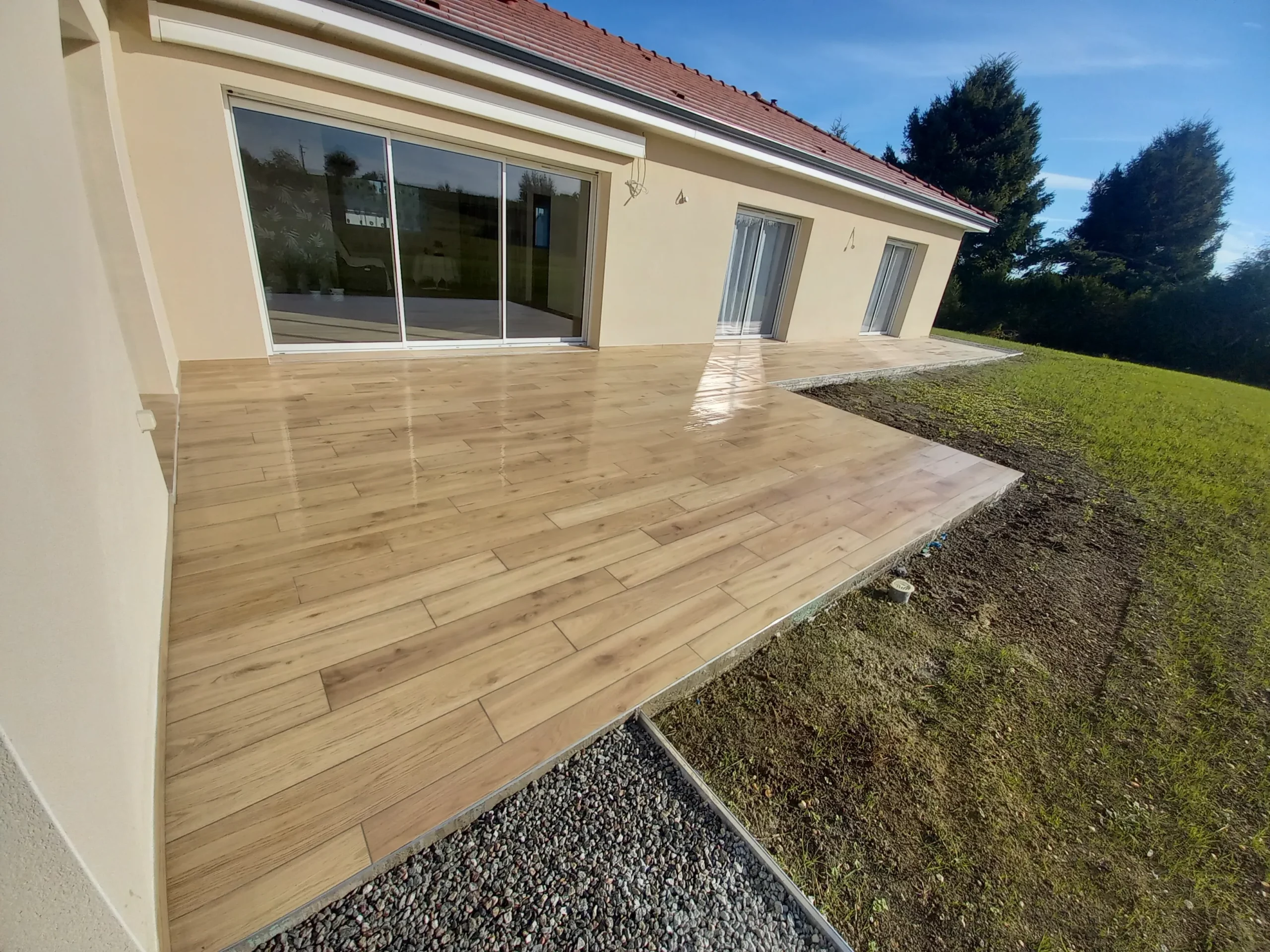 Entreprise spécialisée en pose de carrelage extérieur pour des terrasses à Chantelle